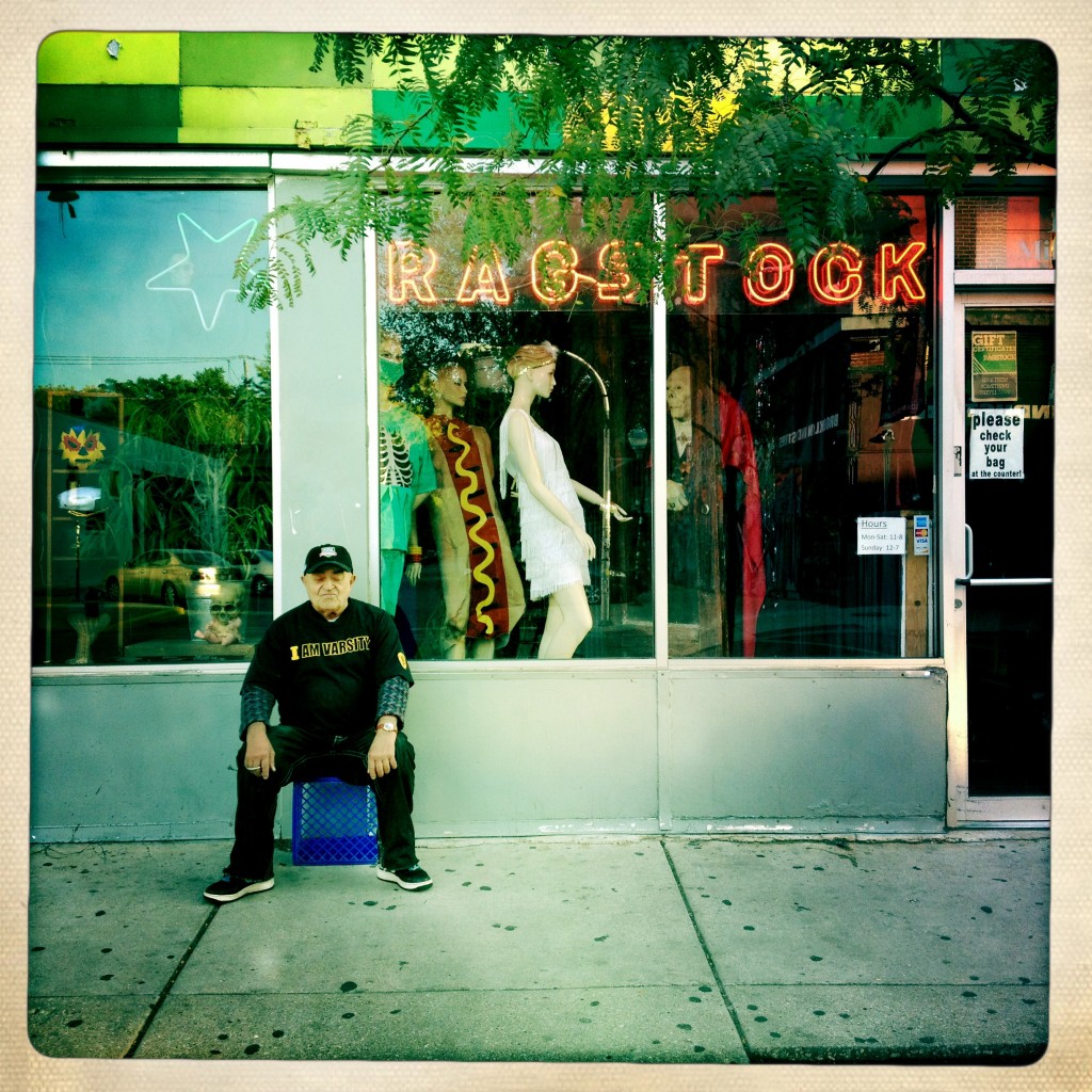 Ragstock-Chicago-Cycling-soozed Ragstock, Milwaukee Avenue, Chicago