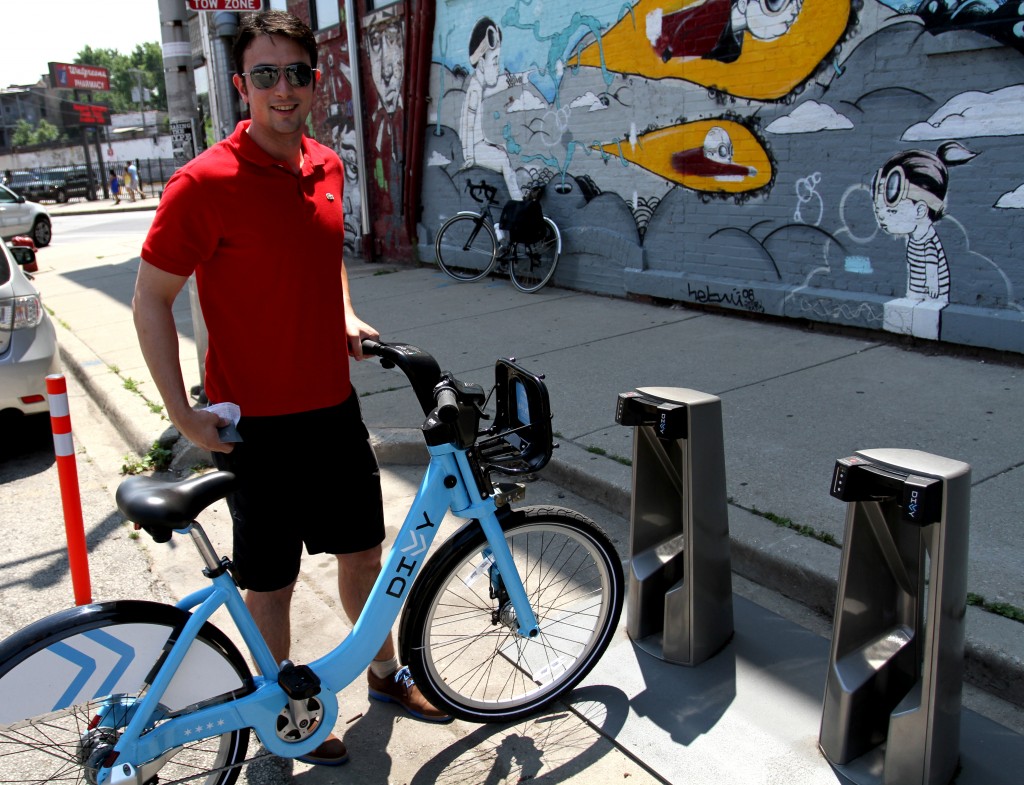 Joe-Divvy-Bike-Wood-Street-Chicago